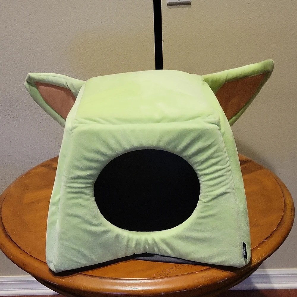 MANDALORIAN'S THE CHILD, STAR WARS THEME, SMALL CAT/DOG BED